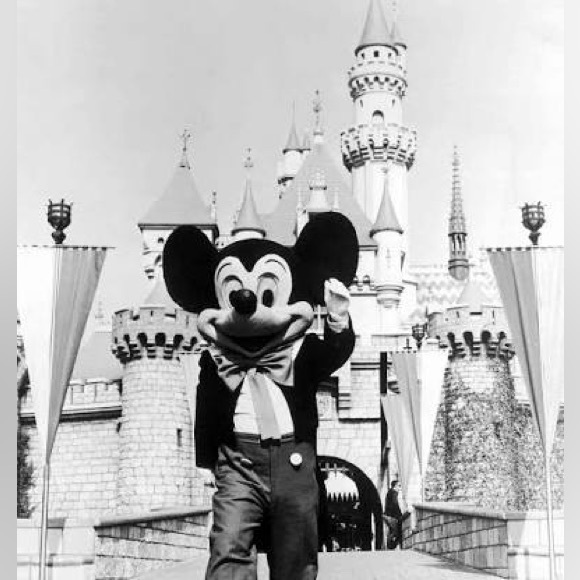 Meet 🇬🇧🇬🇧🇬🇧 girl in LA - Picture 1 of 11